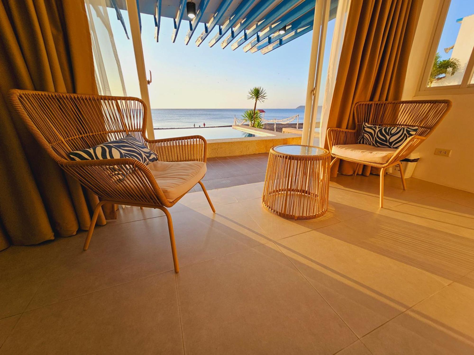 Blue Coast Beach Hotel Santa Ana  外观 照片